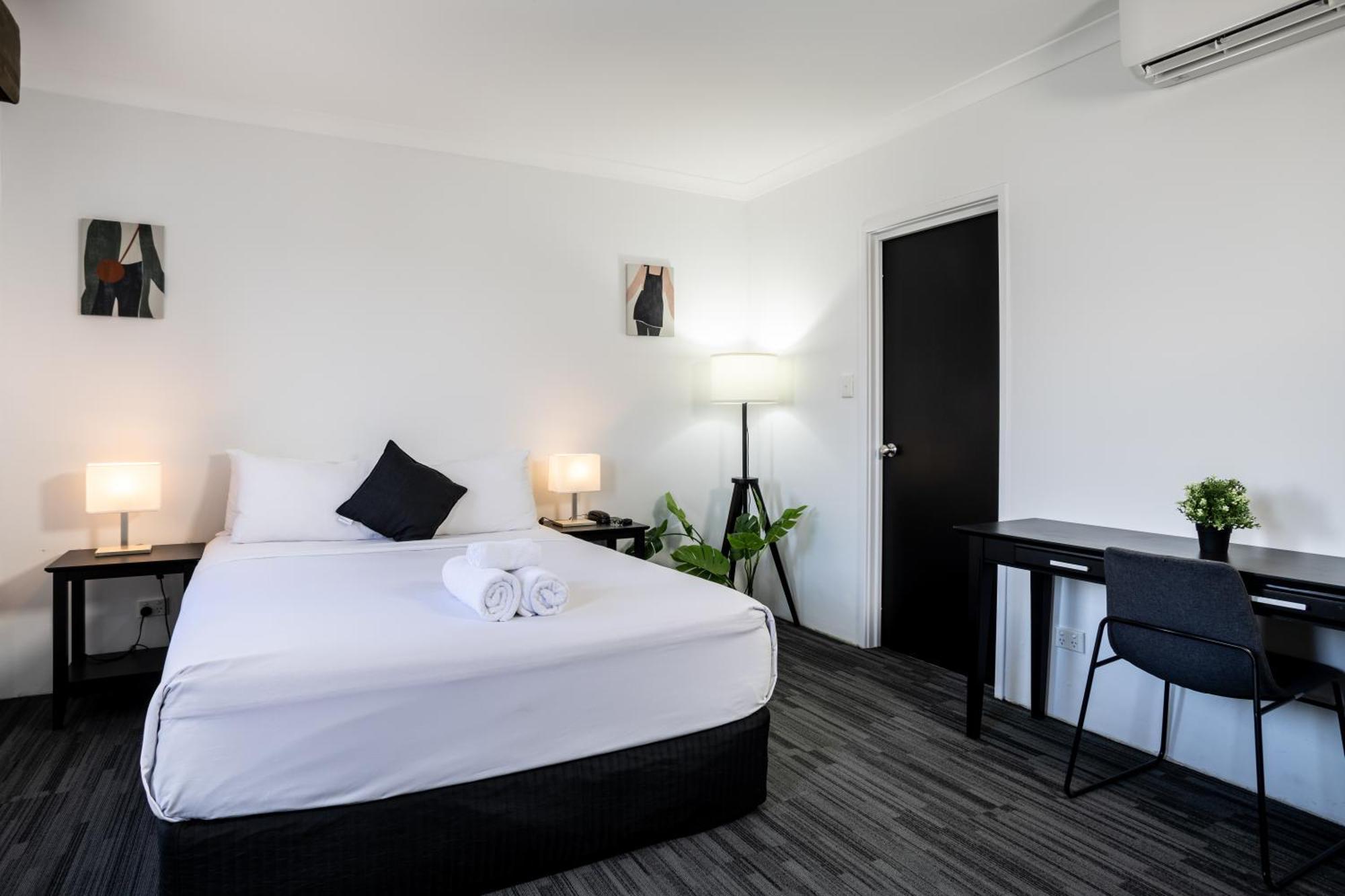 Joondalup City Hotel Перт Экстерьер фото