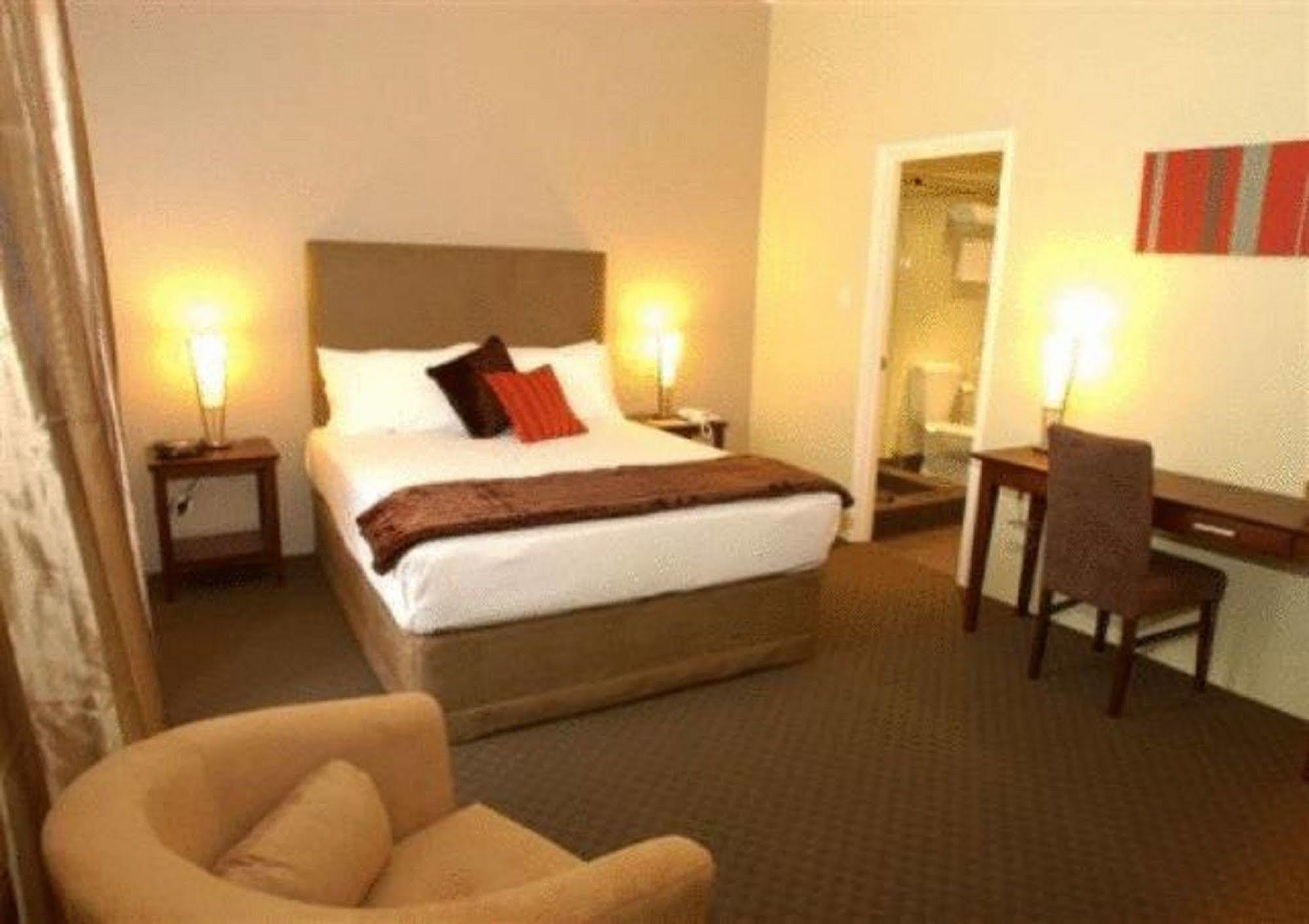 Joondalup City Hotel Перт Экстерьер фото