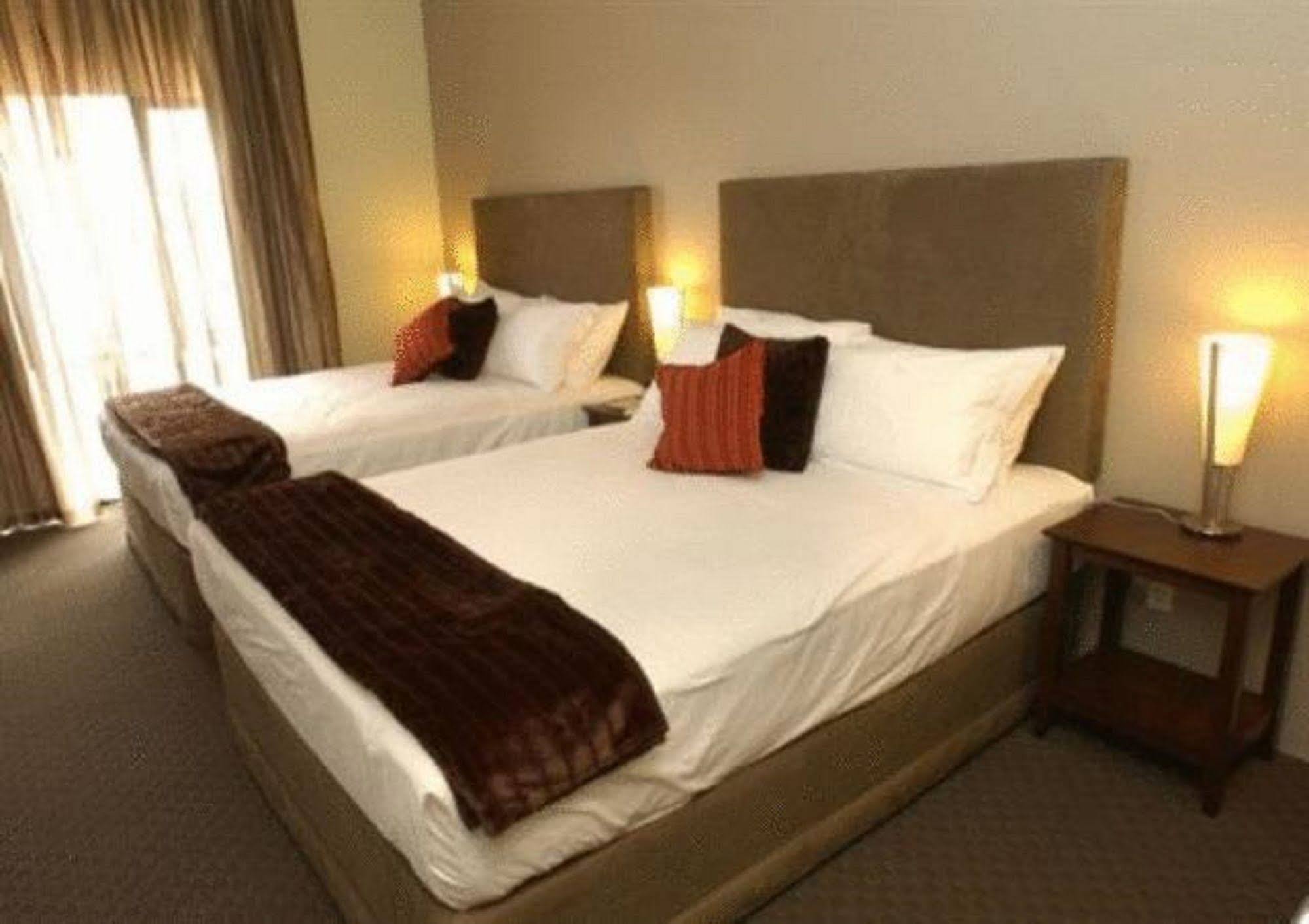 Joondalup City Hotel Перт Экстерьер фото