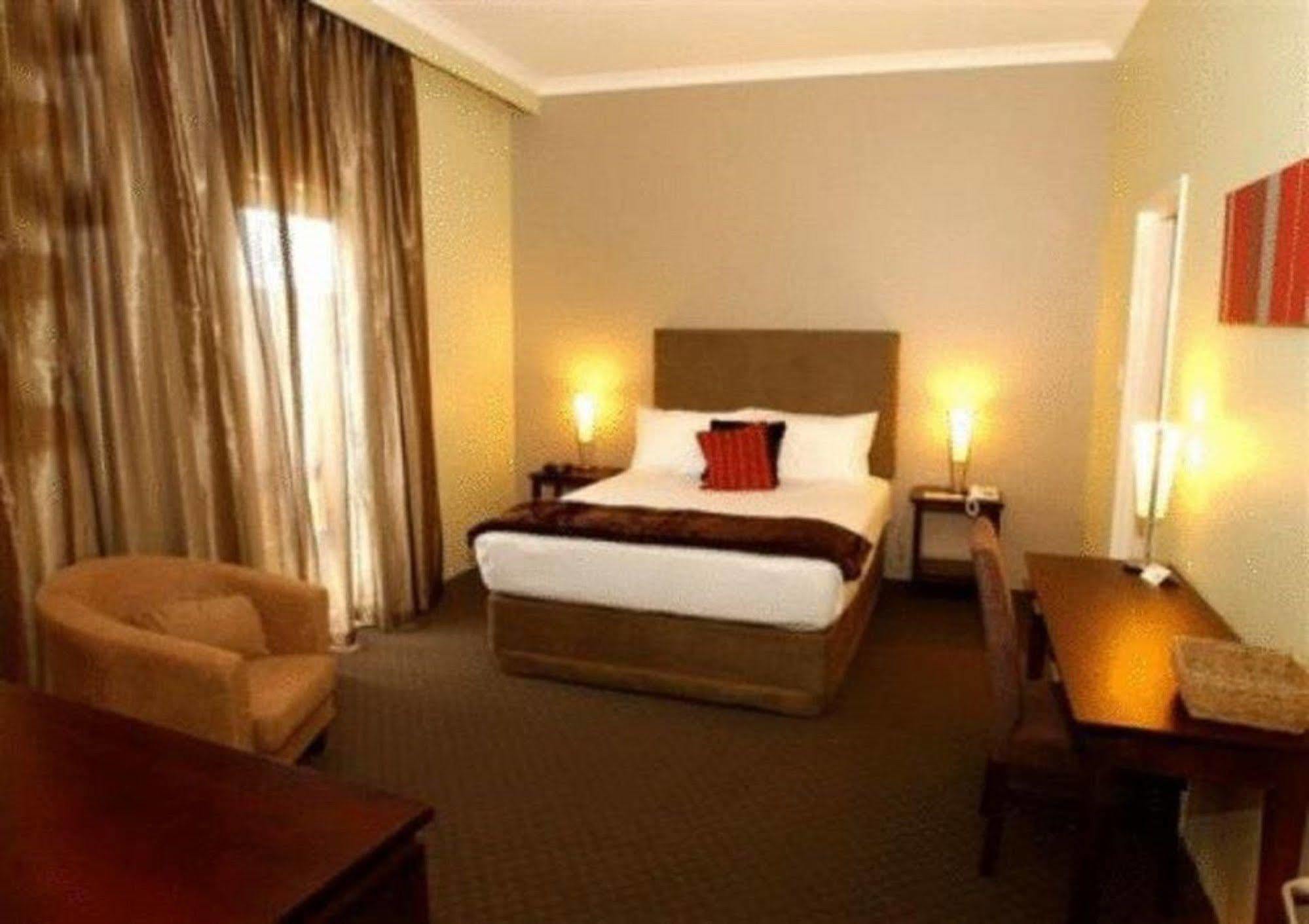 Joondalup City Hotel Перт Номер фото